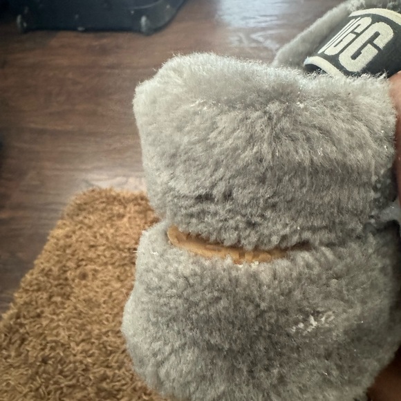 UGG Yeah Grey Fluffy Slippers 7
UGG - Picture 10 of 12